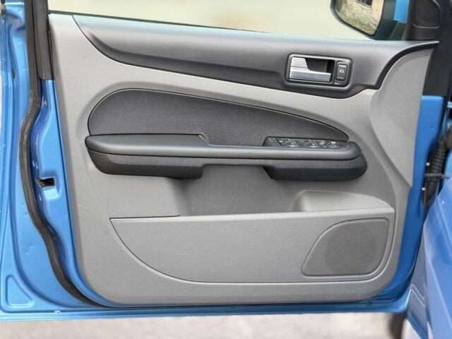 Синий Форд Фокус, объемом двигателя 1.6 л и пробегом 211 тыс. км за 4650 $, фото 19 на Automoto.ua