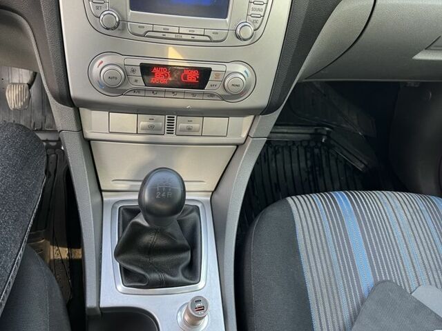 Синий Форд Фокус, объемом двигателя 1.6 л и пробегом 299 тыс. км за 5150 $, фото 8 на Automoto.ua