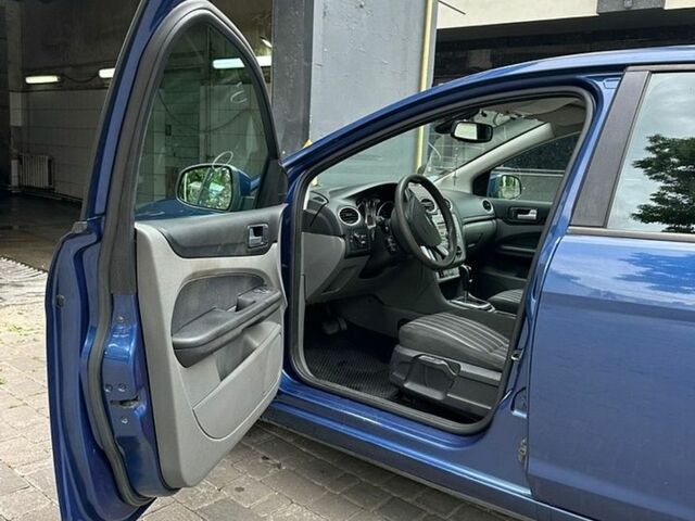 Синій Форд Фокус, об'ємом двигуна 2 л та пробігом 190 тис. км за 5200 $, фото 2 на Automoto.ua