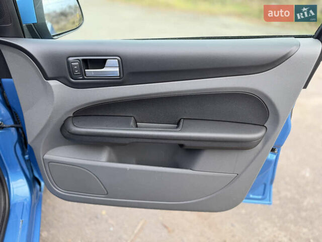 Синий Форд Фокус, объемом двигателя 1.6 л и пробегом 211 тыс. км за 4650 $, фото 21 на Automoto.ua