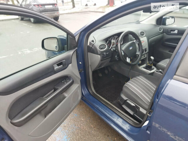 Синій Форд Фокус, об'ємом двигуна 1.6 л та пробігом 298 тис. км за 4900 $, фото 7 на Automoto.ua