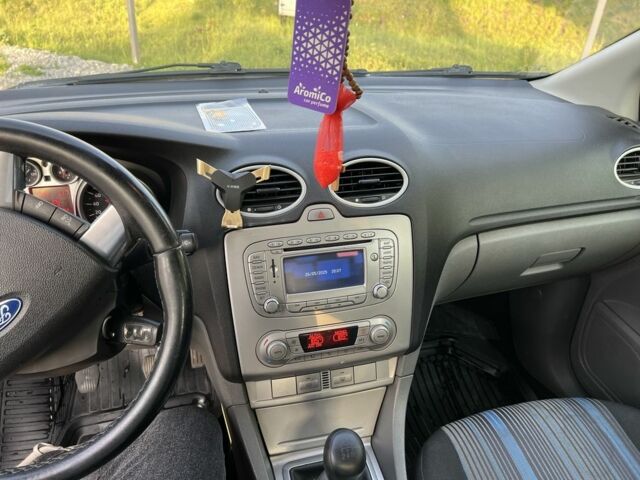 Синий Форд Фокус, объемом двигателя 1.6 л и пробегом 299 тыс. км за 5150 $, фото 9 на Automoto.ua