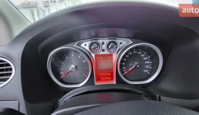 Синий Форд Фокус, объемом двигателя 1.8 л и пробегом 237 тыс. км за 5550 $, фото 12 на Automoto.ua