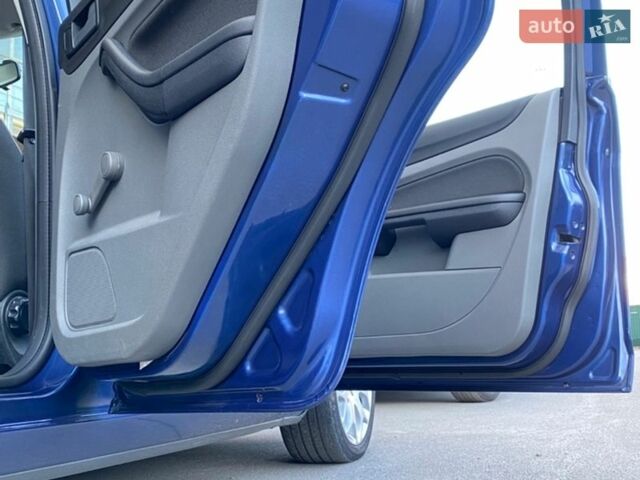 Синій Форд Фокус, об'ємом двигуна 1.6 л та пробігом 201 тис. км за 5950 $, фото 40 на Automoto.ua