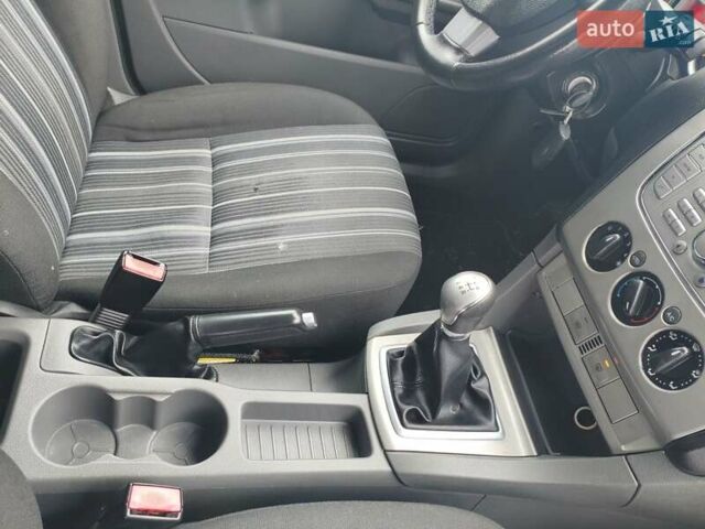 Синий Форд Фокус, объемом двигателя 1.6 л и пробегом 212 тыс. км за 5600 $, фото 31 на Automoto.ua