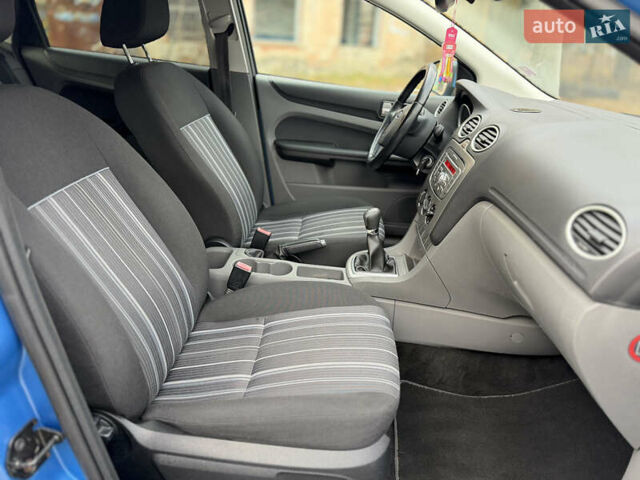 Синий Форд Фокус, объемом двигателя 1.6 л и пробегом 211 тыс. км за 4950 $, фото 22 на Automoto.ua