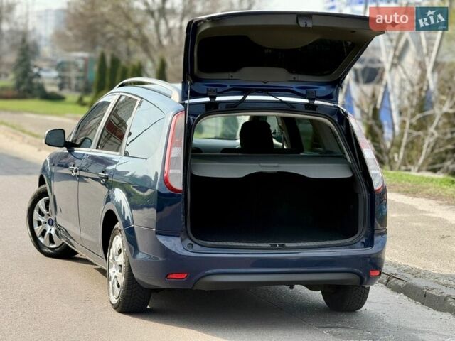 Синий Форд Фокус, объемом двигателя 1.4 л и пробегом 287 тыс. км за 4500 $, фото 4 на Automoto.ua