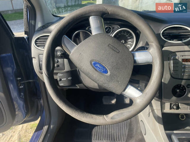 Синий Форд Фокус, объемом двигателя 2 л и пробегом 213 тыс. км за 5000 $, фото 5 на Automoto.ua