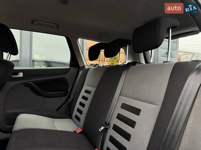 Синий Форд Фокус, объемом двигателя 1.6 л и пробегом 150 тыс. км за 6250 $, фото 31 на Automoto.ua