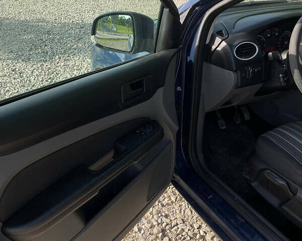 Синий Форд Фокус, объемом двигателя 1.56 л и пробегом 200 тыс. км за 3850 $, фото 24 на Automoto.ua