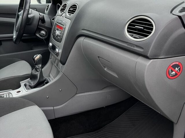 Синій Форд Фокус, об'ємом двигуна 1.8 л та пробігом 300 тис. км за 5100 $, фото 14 на Automoto.ua