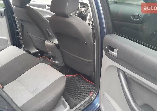 Синій Форд Фокус, об'ємом двигуна 1.6 л та пробігом 216 тис. км за 5450 $, фото 44 на Automoto.ua