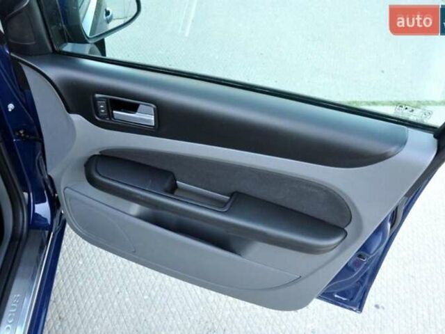 Синий Форд Фокус, объемом двигателя 1.6 л и пробегом 188 тыс. км за 6300 $, фото 11 на Automoto.ua