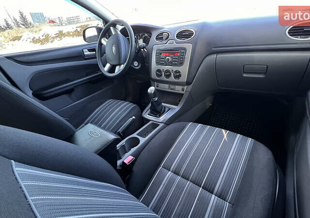 Синий Форд Фокус, объемом двигателя 1.56 л и пробегом 345 тыс. км за 5500 $, фото 13 на Automoto.ua