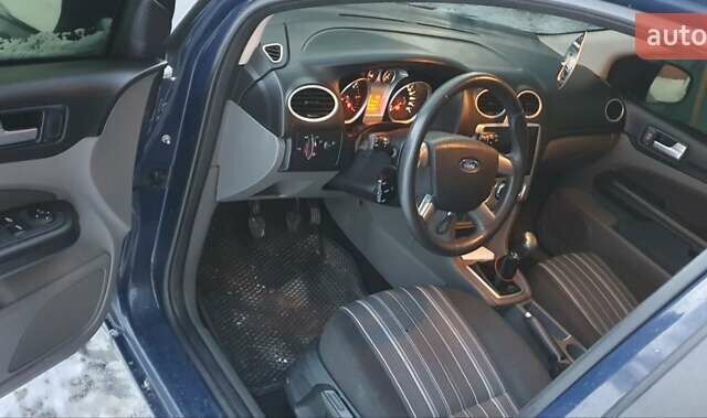 Синій Форд Фокус, об'ємом двигуна 1.6 л та пробігом 267 тис. км за 5300 $, фото 17 на Automoto.ua