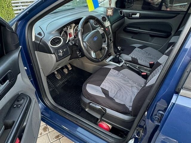 Синій Форд Фокус, об'ємом двигуна 1.8 л та пробігом 267 тис. км за 4500 $, фото 14 на Automoto.ua