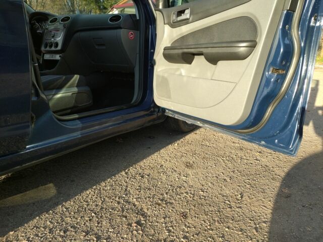 Синий Форд Фокус, объемом двигателя 1.6 л и пробегом 236 тыс. км за 5300 $, фото 6 на Automoto.ua