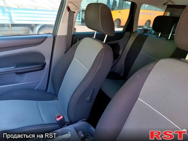 Синий Форд Фокус, объемом двигателя 1.6 л и пробегом 297 тыс. км за 6200 $, фото 4 на Automoto.ua