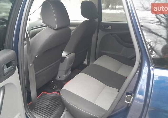 Синій Форд Фокус, об'ємом двигуна 1.6 л та пробігом 216 тис. км за 5450 $, фото 38 на Automoto.ua