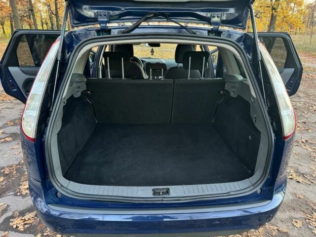 Синий Форд Фокус, объемом двигателя 1.6 л и пробегом 318 тыс. км за 5200 $, фото 12 на Automoto.ua