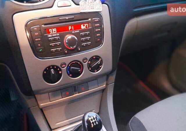 Синій Форд Фокус, об'ємом двигуна 1.6 л та пробігом 216 тис. км за 5450 $, фото 33 на Automoto.ua