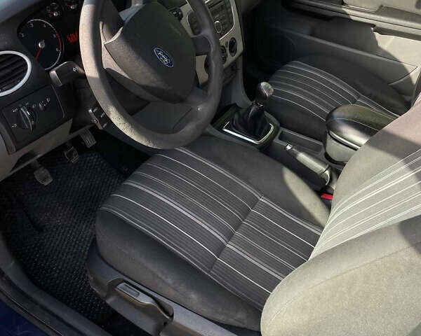 Синий Форд Фокус, объемом двигателя 1.56 л и пробегом 200 тыс. км за 3850 $, фото 17 на Automoto.ua