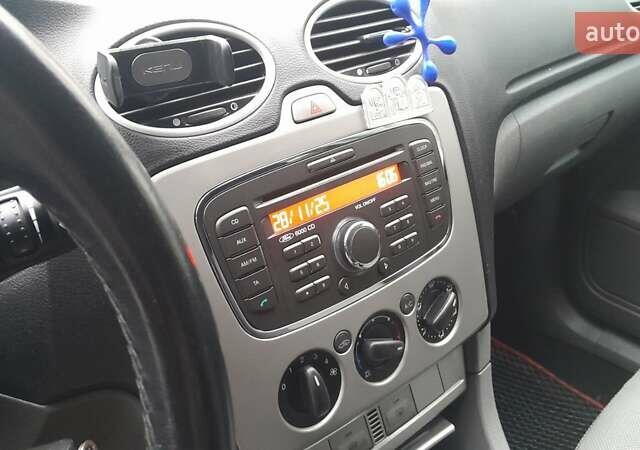 Синій Форд Фокус, об'ємом двигуна 1.6 л та пробігом 216 тис. км за 5450 $, фото 31 на Automoto.ua