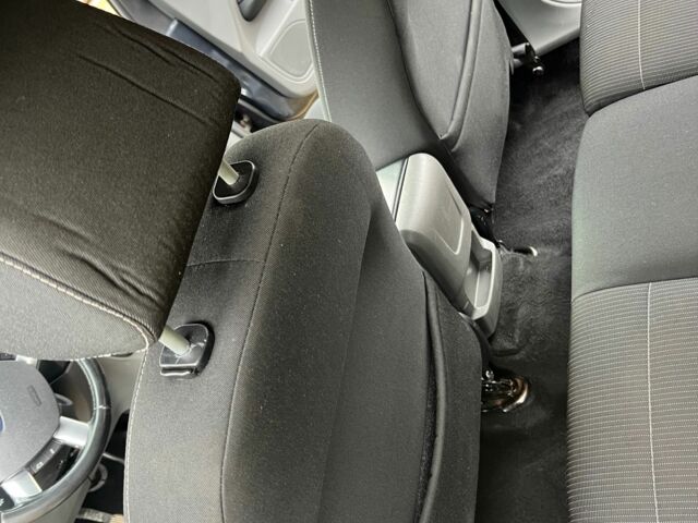 Синий Форд Фокус, объемом двигателя 1.6 л и пробегом 288 тыс. км за 5200 $, фото 3 на Automoto.ua