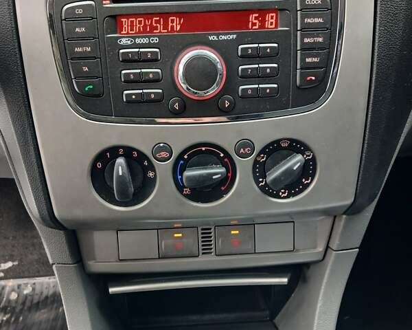 Синій Форд Фокус, об'ємом двигуна 1.6 л та пробігом 225 тис. км за 6000 $, фото 8 на Automoto.ua