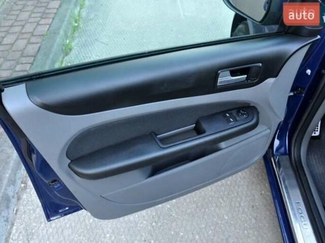 Синий Форд Фокус, объемом двигателя 1.6 л и пробегом 188 тыс. км за 6300 $, фото 13 на Automoto.ua