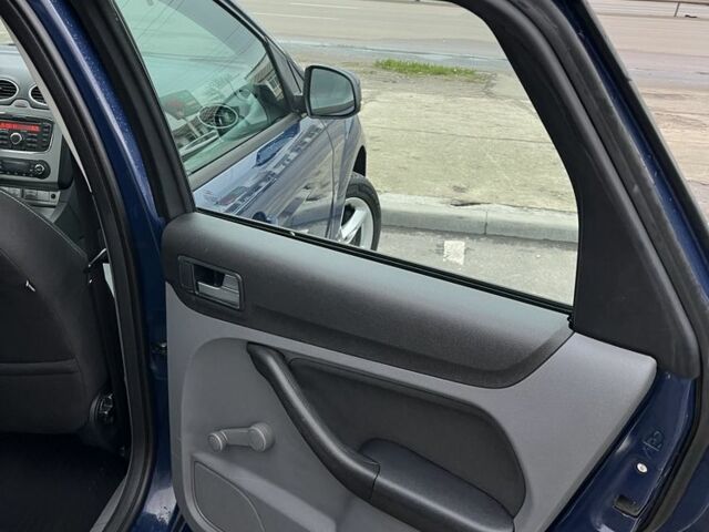 Синій Форд Фокус, об'ємом двигуна 1.8 л та пробігом 300 тис. км за 5100 $, фото 21 на Automoto.ua