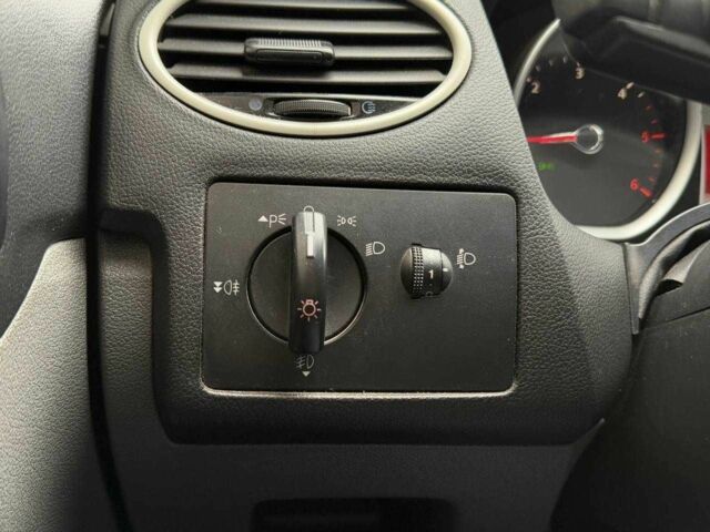 Синій Форд Фокус, об'ємом двигуна 0 л та пробігом 251 тис. км за 5490 $, фото 16 на Automoto.ua