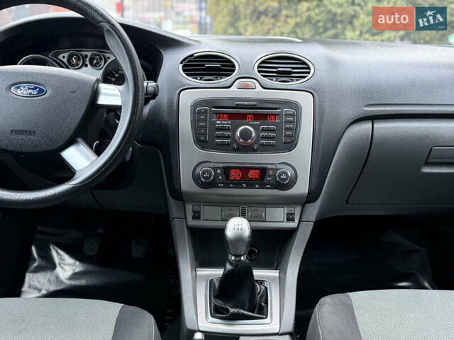 Синій Форд Фокус, об'ємом двигуна 1.6 л та пробігом 249 тис. км за 4900 $, фото 47 на Automoto.ua