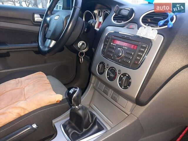 Синій Форд Фокус, об'ємом двигуна 1.56 л та пробігом 218 тис. км за 5500 $, фото 39 на Automoto.ua