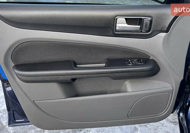 Синий Форд Фокус, объемом двигателя 1.56 л и пробегом 345 тыс. км за 5500 $, фото 24 на Automoto.ua