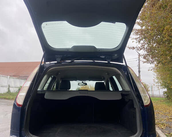 Синий Форд Фокус, объемом двигателя 1.6 л и пробегом 223 тыс. км за 6000 $, фото 5 на Automoto.ua