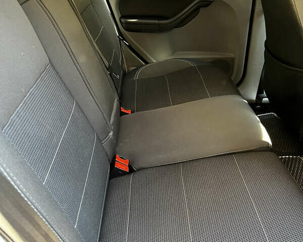 Синий Форд Фокус, объемом двигателя 1.56 л и пробегом 244 тыс. км за 6200 $, фото 13 на Automoto.ua