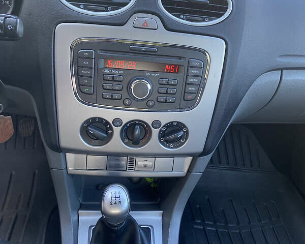 Синій Форд Фокус, об'ємом двигуна 1.6 л та пробігом 300 тис. км за 5600 $, фото 20 на Automoto.ua