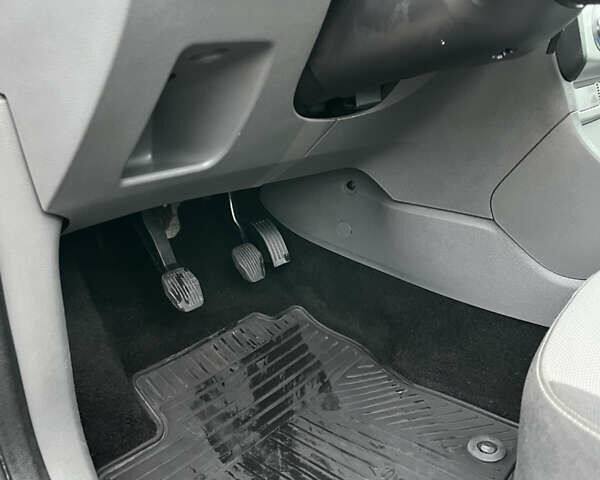 Синий Форд Фокус, объемом двигателя 1.8 л и пробегом 312 тыс. км за 5200 $, фото 14 на Automoto.ua