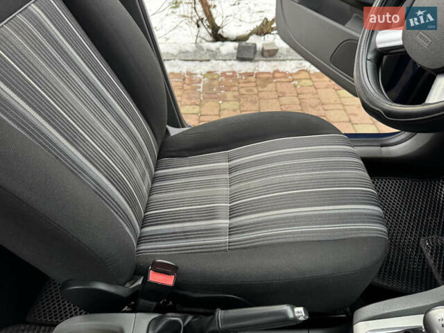 Синій Форд Фокус, об'ємом двигуна 1.6 л та пробігом 318 тис. км за 4600 $, фото 18 на Automoto.ua