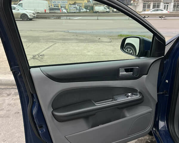 Синий Форд Фокус, объемом двигателя 1.8 л и пробегом 312 тыс. км за 5200 $, фото 18 на Automoto.ua
