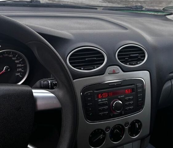 Синій Форд Фокус, об'ємом двигуна 1.6 л та пробігом 278 тис. км за 6117 $, фото 5 на Automoto.ua