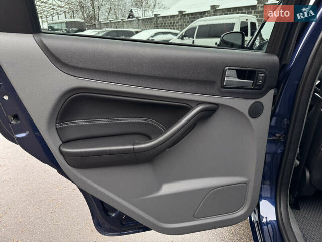 Синий Форд Фокус, объемом двигателя 1.6 л и пробегом 200 тыс. км за 7200 $, фото 16 на Automoto.ua