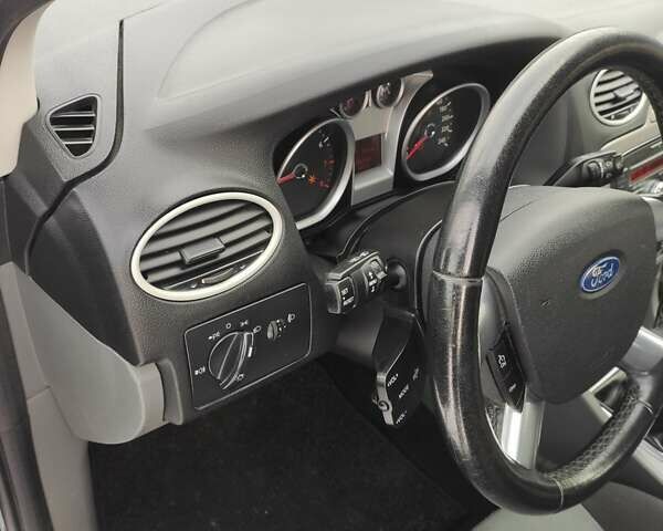 Синий Форд Фокус, объемом двигателя 1.8 л и пробегом 228 тыс. км за 6150 $, фото 9 на Automoto.ua