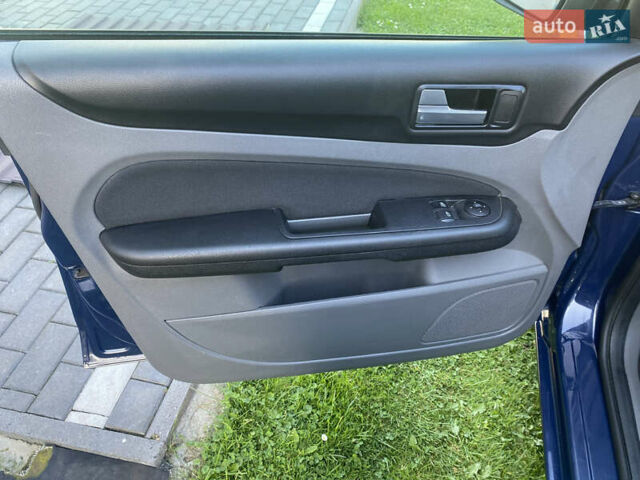 Синій Форд Фокус, об'ємом двигуна 1.6 л та пробігом 300 тис. км за 5600 $, фото 17 на Automoto.ua