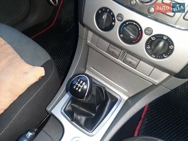 Синій Форд Фокус, об'ємом двигуна 1.56 л та пробігом 218 тис. км за 5500 $, фото 40 на Automoto.ua