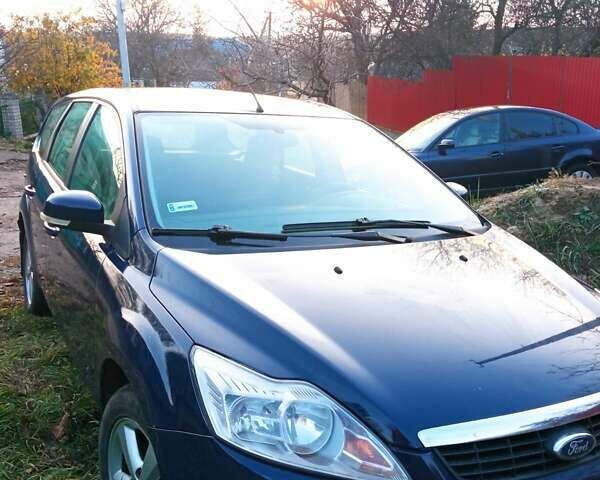 Синий Форд Фокус, объемом двигателя 1.8 л и пробегом 300 тыс. км за 6000 $, фото 2 на Automoto.ua