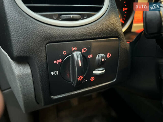 Синій Форд Фокус, об'ємом двигуна 1.56 л та пробігом 241 тис. км за 6599 $, фото 9 на Automoto.ua