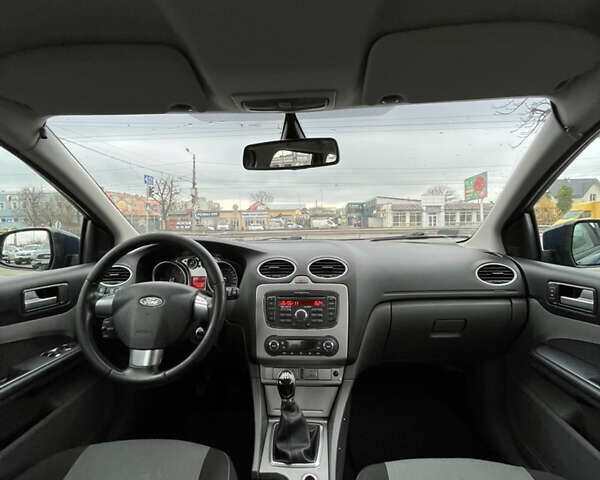 Синий Форд Фокус, объемом двигателя 1.8 л и пробегом 312 тыс. км за 5200 $, фото 12 на Automoto.ua
