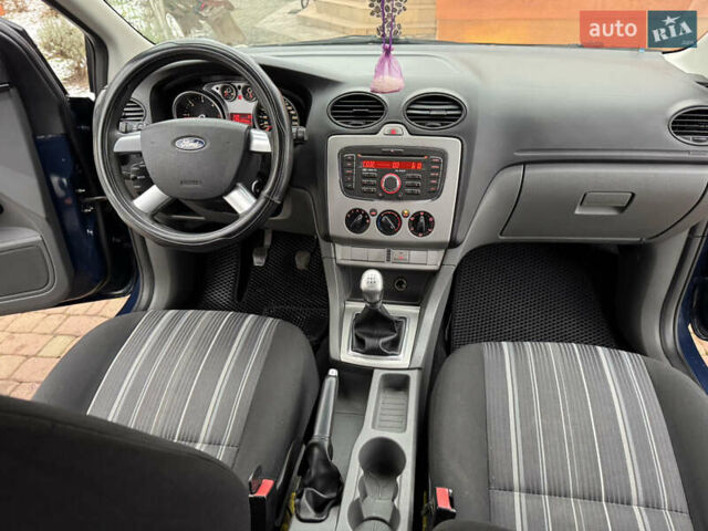 Синій Форд Фокус, об'ємом двигуна 1.6 л та пробігом 318 тис. км за 4600 $, фото 20 на Automoto.ua